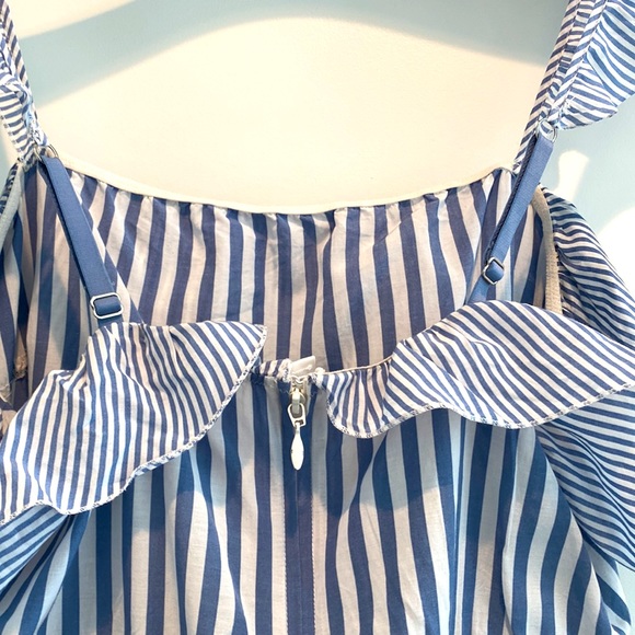 Victoria’s Secret, A-symmetrical tank - Picture 3 of 4